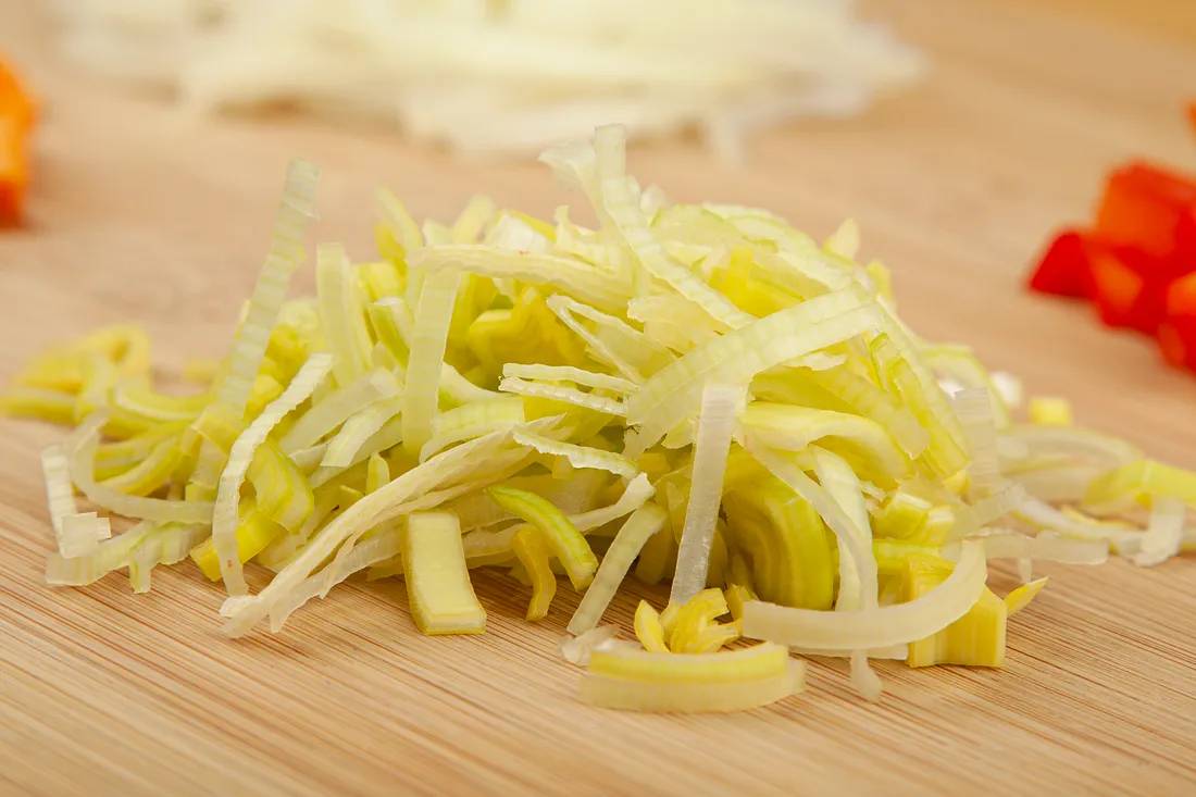 Лук порей нашинковать