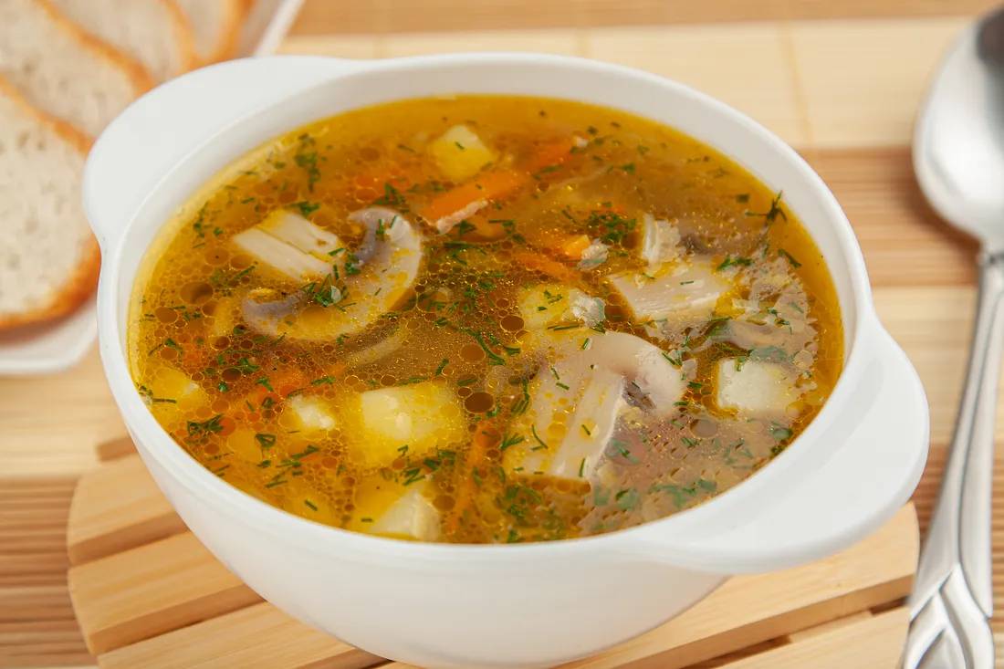 Картофельный (овощной) суп с шампиньонами
