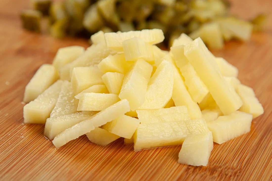 Картофель нарезать соломкой