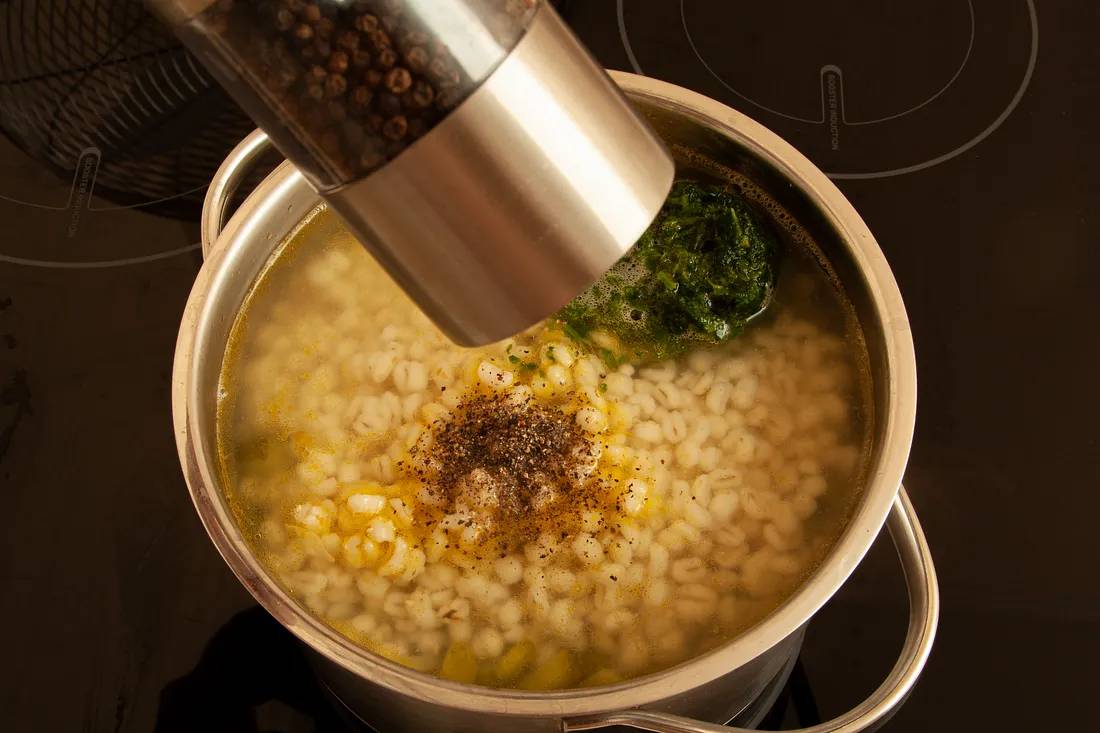 Поперчить