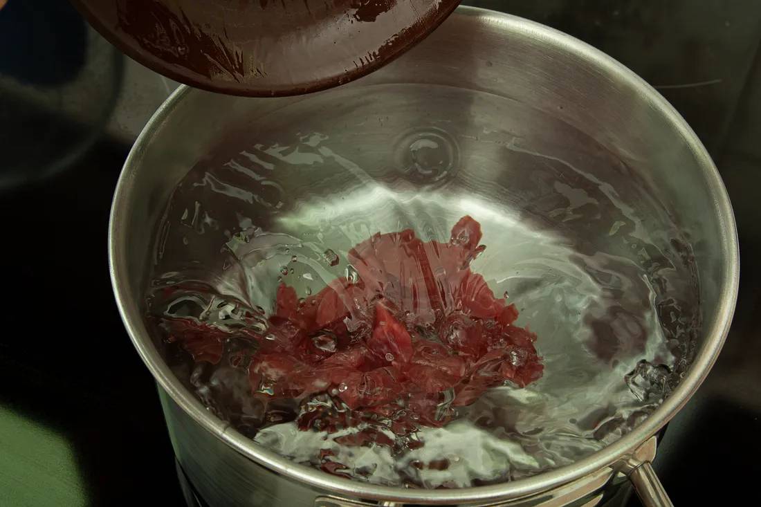 Мясо отправить вариться