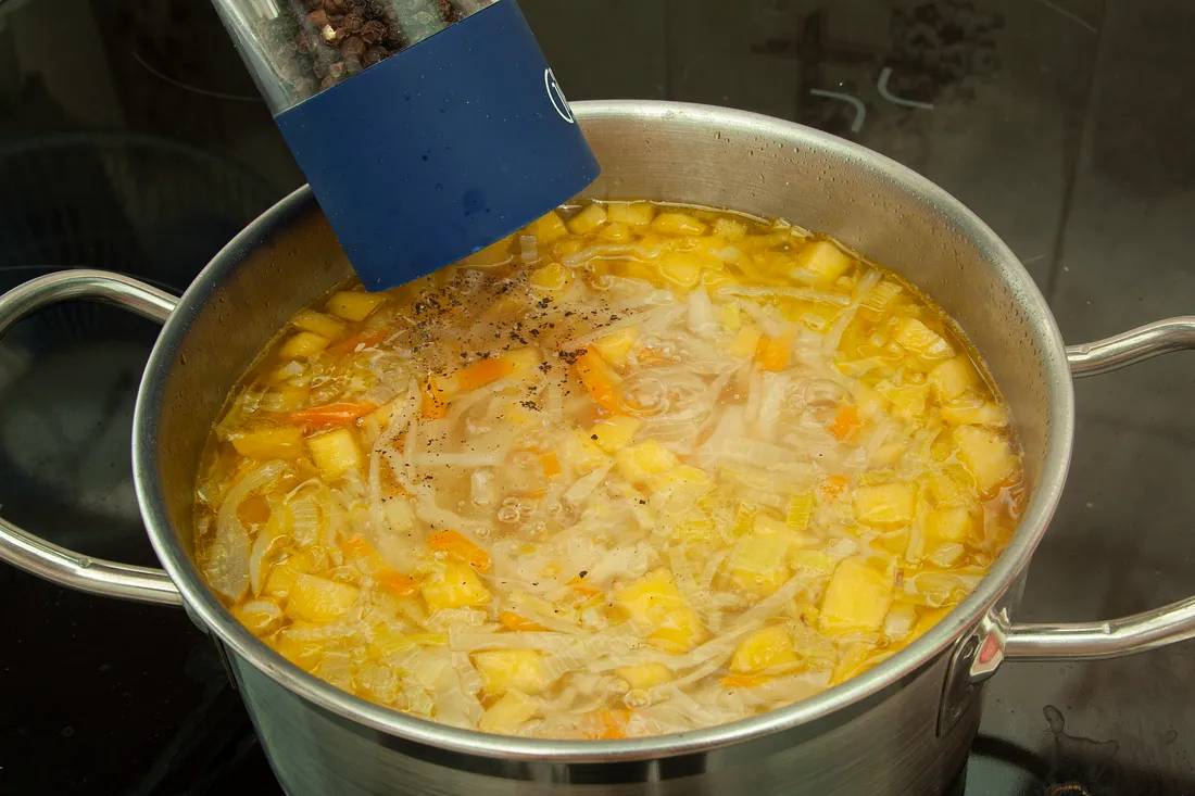 Поперчить