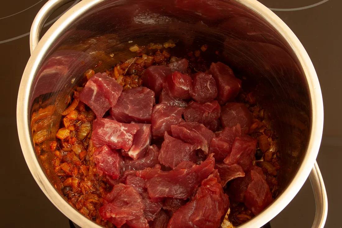 Добавить мясо